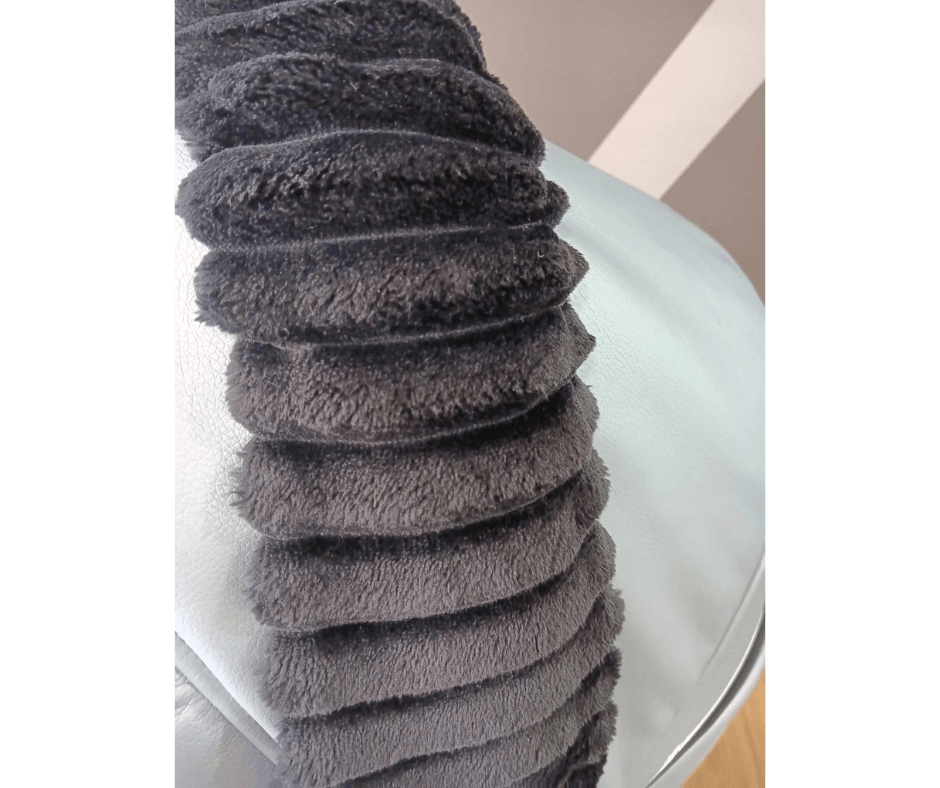 Junama - PÊLO DECORATIVO - Preto